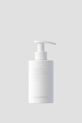 Maginista Thérapiste Conditioner Parfymefri i en hvit pumpeflaske mot lys grå bakgrunn