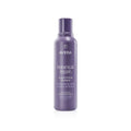 Aveda Botanical Repair Purple Toning Shampoo i en lilla flaske mot hvit bakgrunn