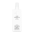 Iles Formula Curl Revive Spray 200ml i en hvit sprayflaske mot hvit bakgrunn